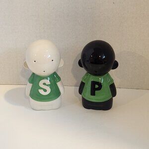Salty and Pep shaker set